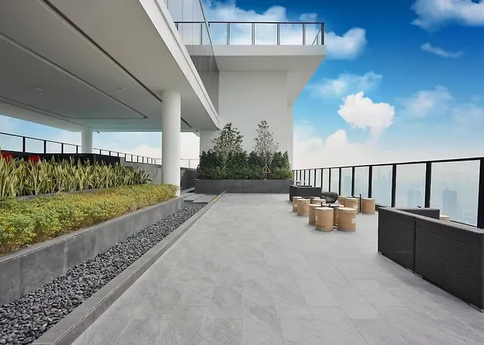 Panoramic Duplex Rama 9 Modern Infinity Pool & Gym *