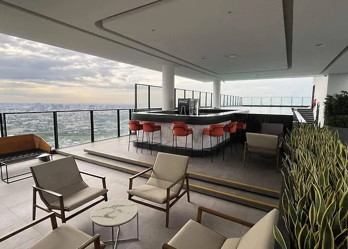 Panoramic Duplex Rama 9 Modern Infinity Pool & Gym * 曼谷