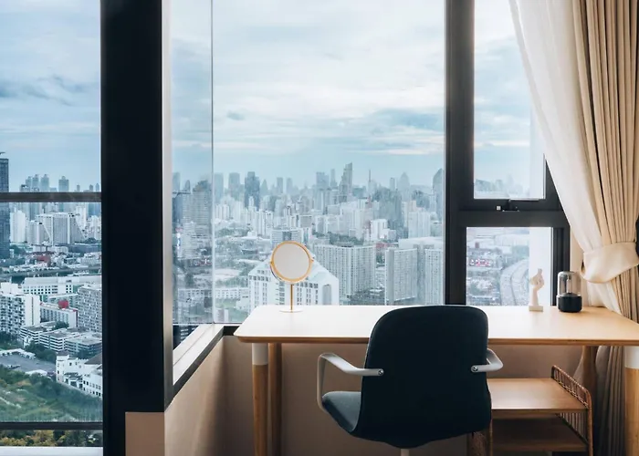 Panoramic Duplex Rama 9 Modern Infinity Pool & Gym 曼谷