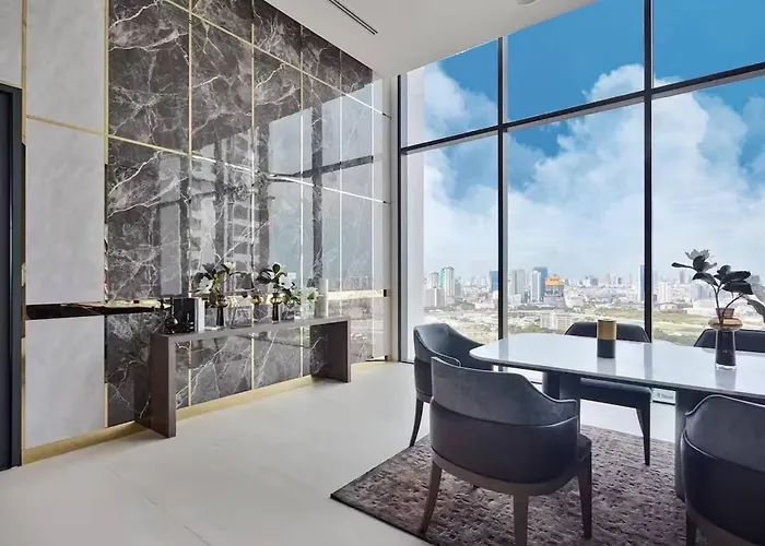 Panoramic Duplex Rama 9 Modern Infinity Pool & Gym * 曼谷