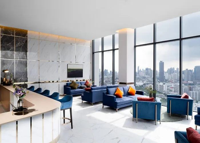 Panoramic Duplex Rama 9 Modern Infinity Pool & Gym 曼谷